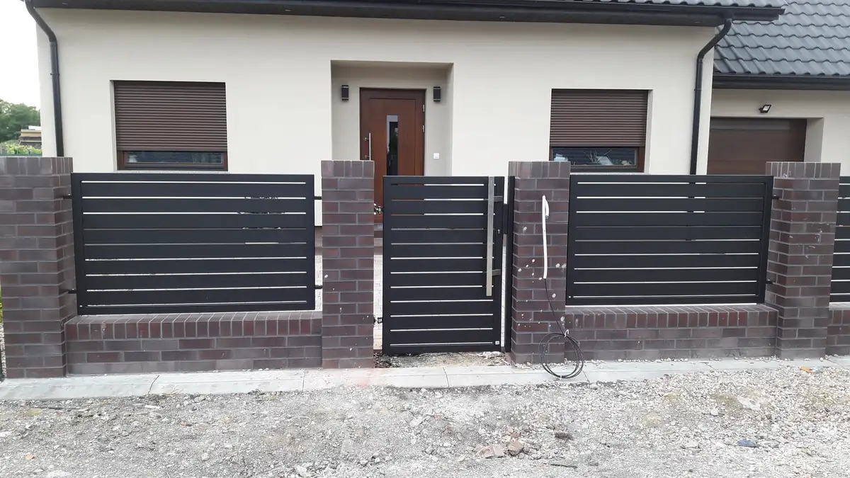 Wykonane ogrodzenie posesji — inspiracja dla klientów z Brzegu — zdjęcie 13