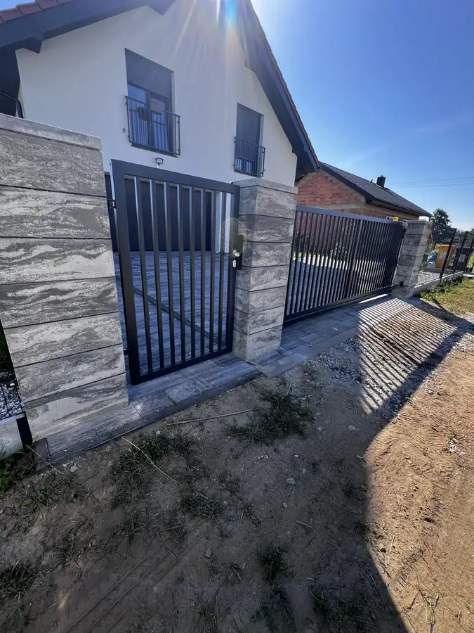 Wykonane ogrodzenie posesji — inspiracja dla klientów z Brzegu — zdjęcie 33