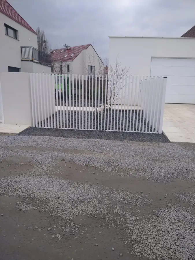 Wykonane ogrodzenie posesji — inspiracja dla klientów z Brzegu — zdjęcie 38